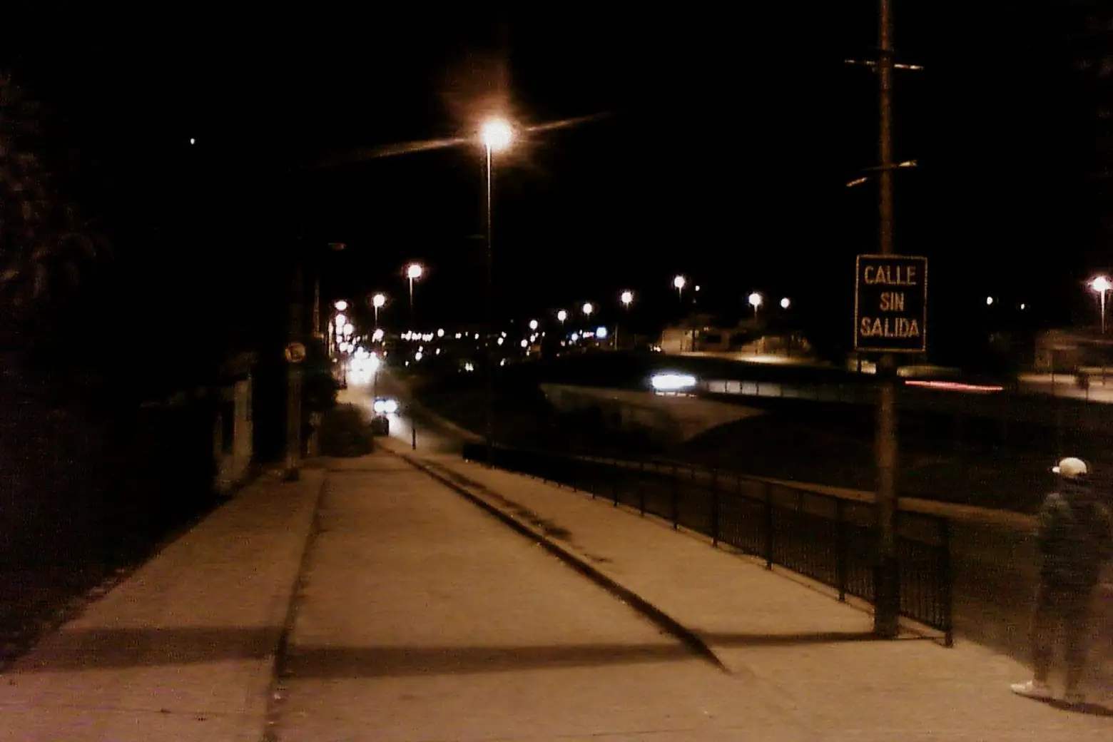 Entorno urbano nocturno de Achupallas en los cerros de Viña del Mar