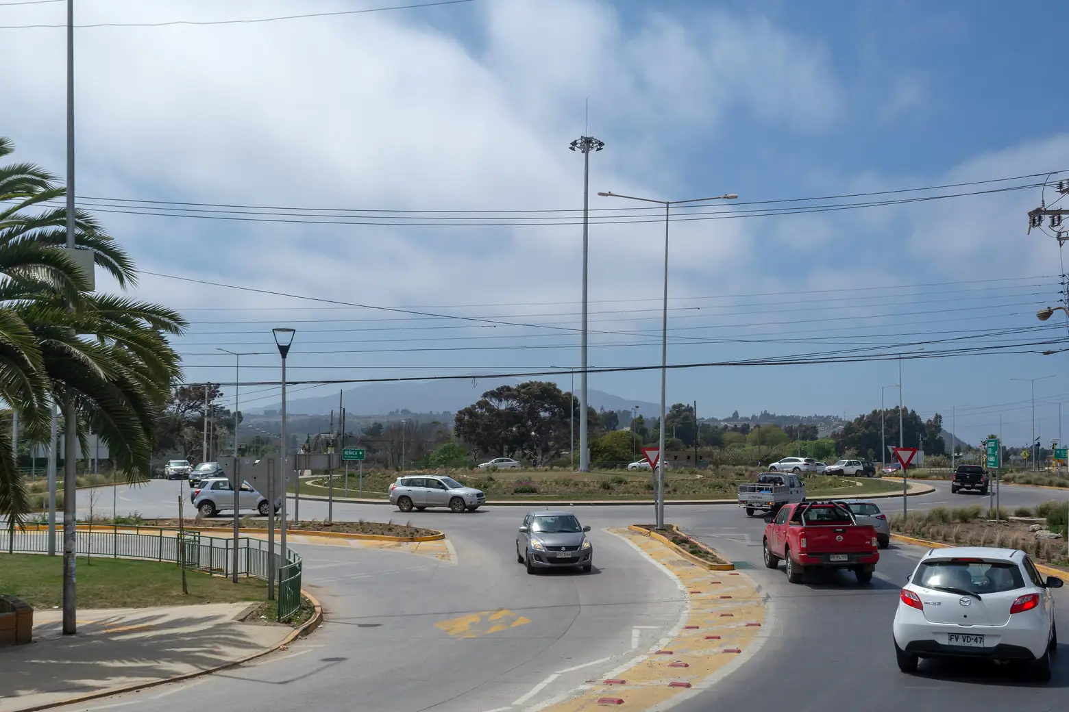 Rotonda y entorno urbano de Concón Centro